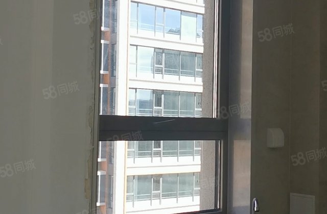 急卖 板楼 南北通透 中间好楼层 诚心出售 看房方便，双车位