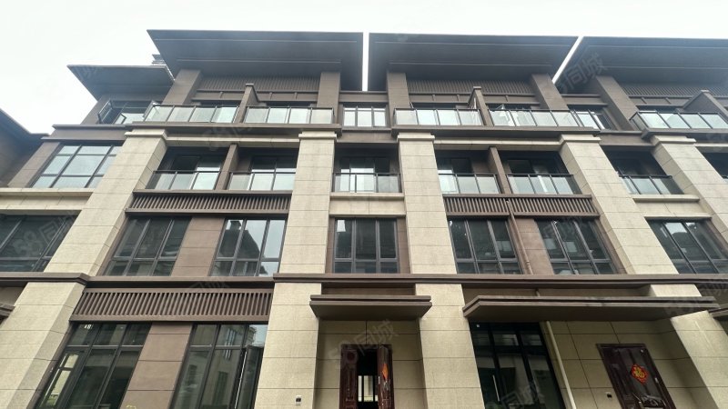 阳光城丽景公馆8室4厅4卫186.59㎡南北143万