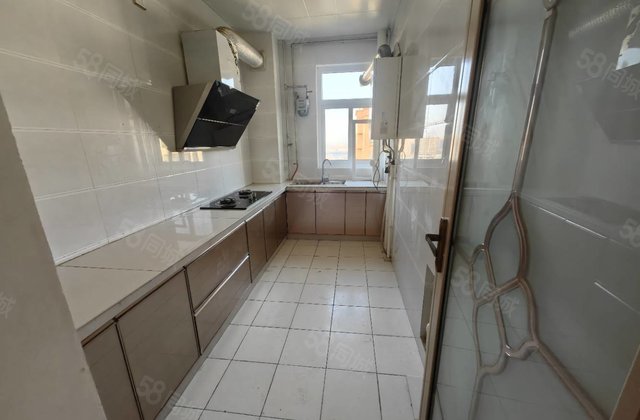 万达广场 带电梯 南北通透 精装修144平 三室两89.8万