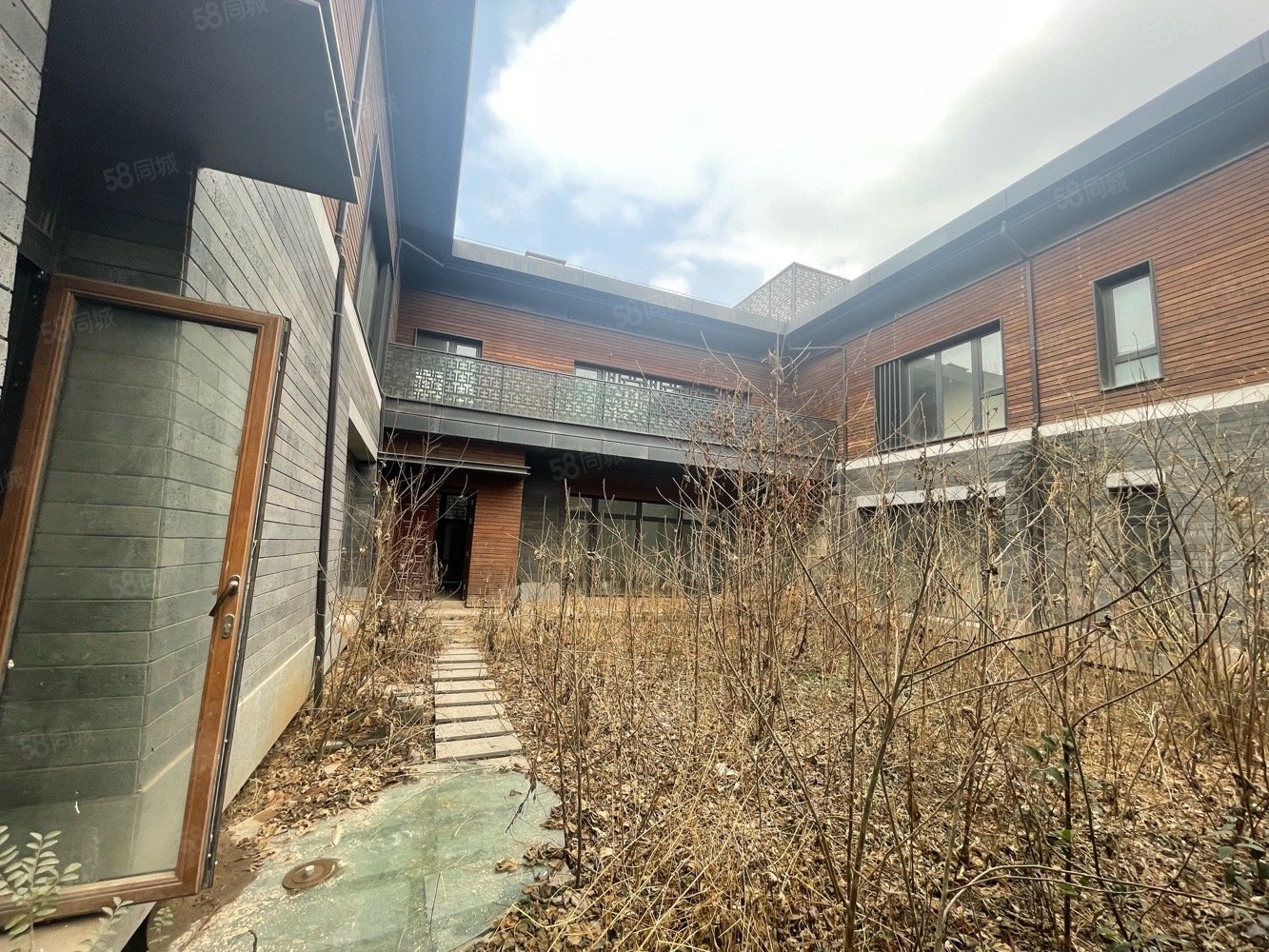 华侨城108坊(别墅)6室3厅5卫902.97㎡南北4400万