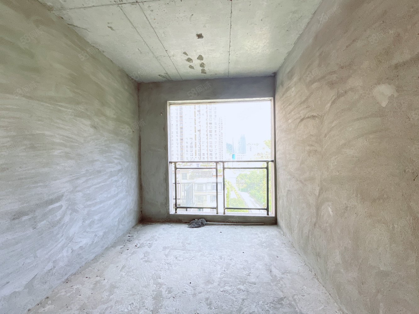 公元海3室2厅1卫96㎡南北39.8万