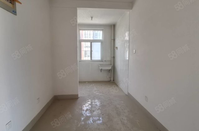 急售五中旁 送车库二楼东边户 新房为住 全明户型  交通方便