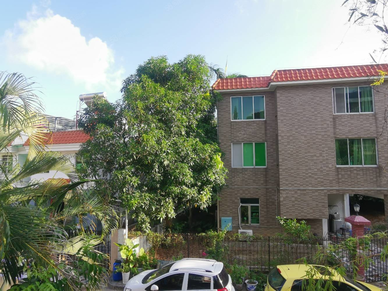 华侨海景山庄3室2厅2卫137㎡南0万