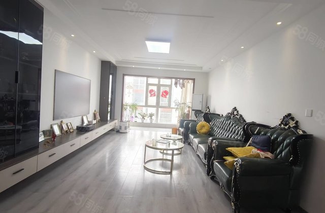 市医院西邻，北顺  附近，精装修三室两厅两卫精装修不是串串房