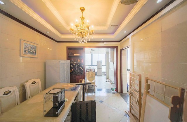 长大彩虹都4室2厅161.68㎡105万二手房图片