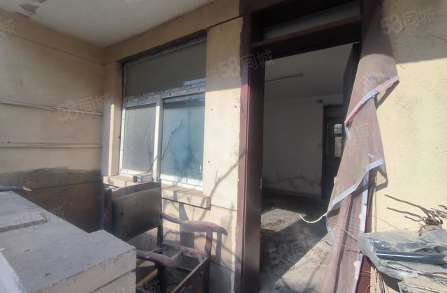 市医院运河旁湖边  一楼带大院子，温馨两室，全明户型