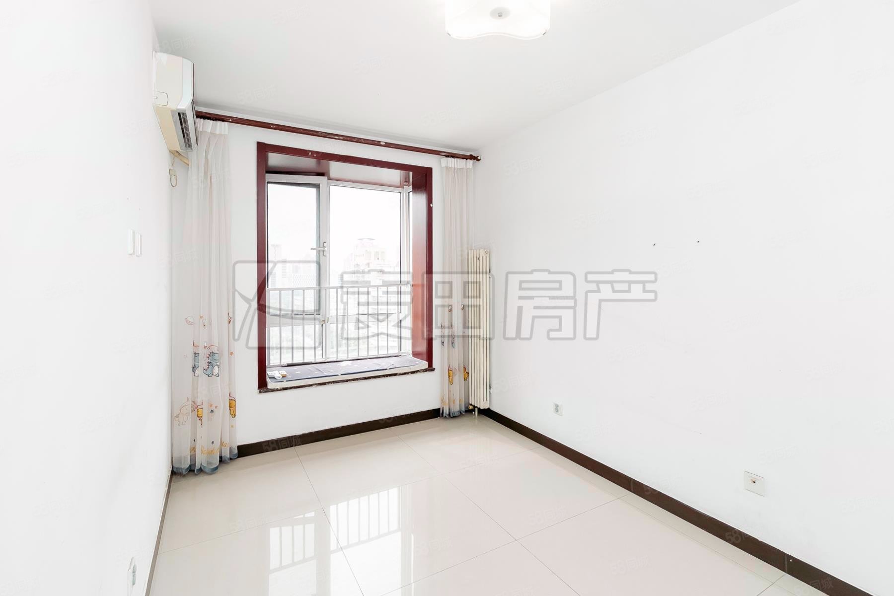 紫芳園(三區(qū))2室1廳1衛(wèi)90.28㎡南620萬