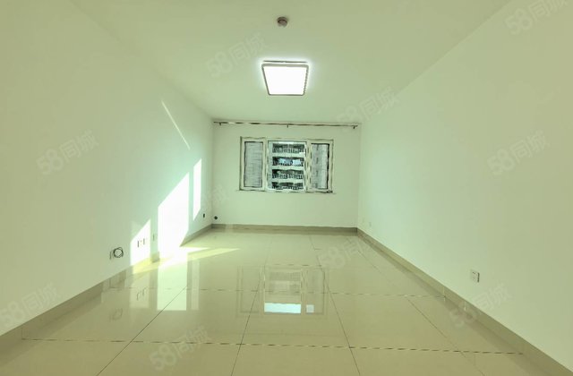 新一中对过 商品电梯房 中间好楼层 户型方正 送车位储