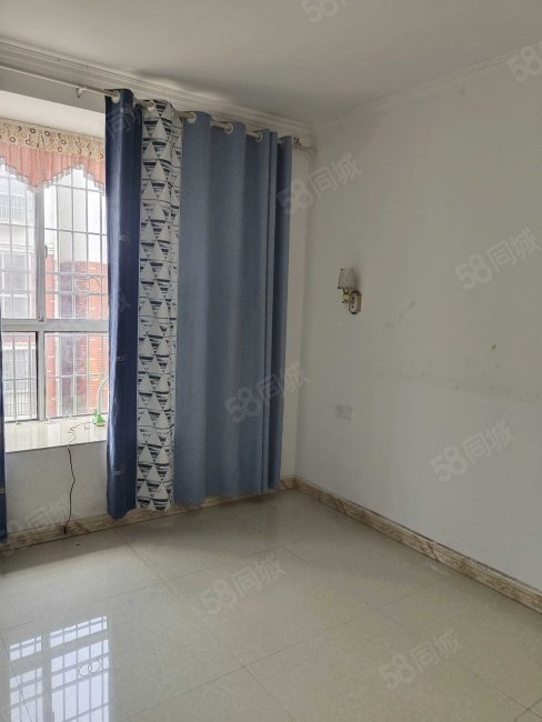 南郡佳园3室2厅2卫115㎡南北36万