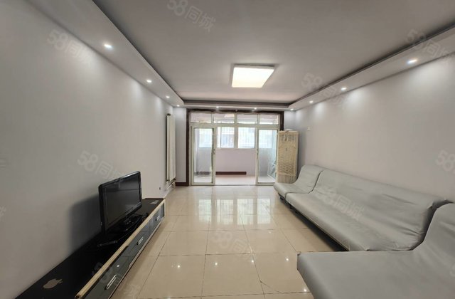 香江 鸿顺花园 阳光       医疗配套成熟 购物方便