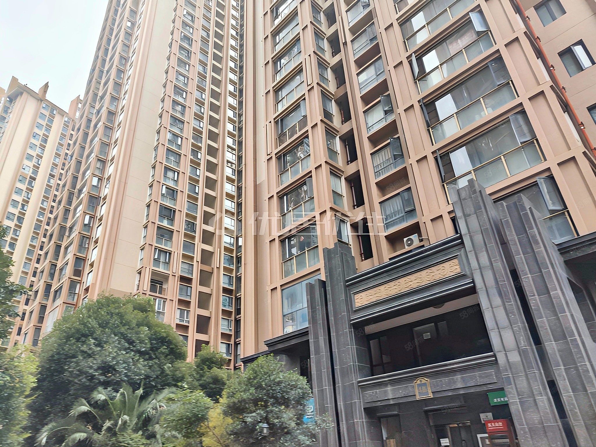 金泰国际一期4室2厅2卫184.35㎡东南200万