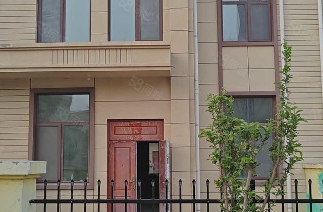 盛世天湖3期别墅，位置居中，前方花园，无遮挡，交通方便