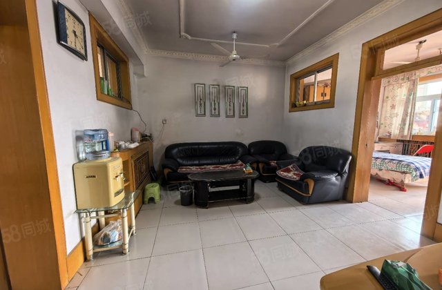 急售第二实验 文轩本部 三室停车方便 龙山南区 新东方龙湾