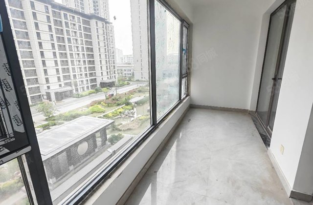 万达荣盛江山印前排三室双阳台带车位免大税！建设路小學！十一中
