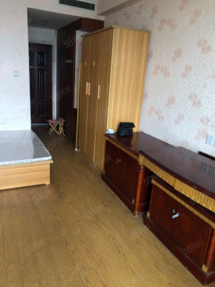 万基商务公寓1室1厅1卫42㎡北10.8万