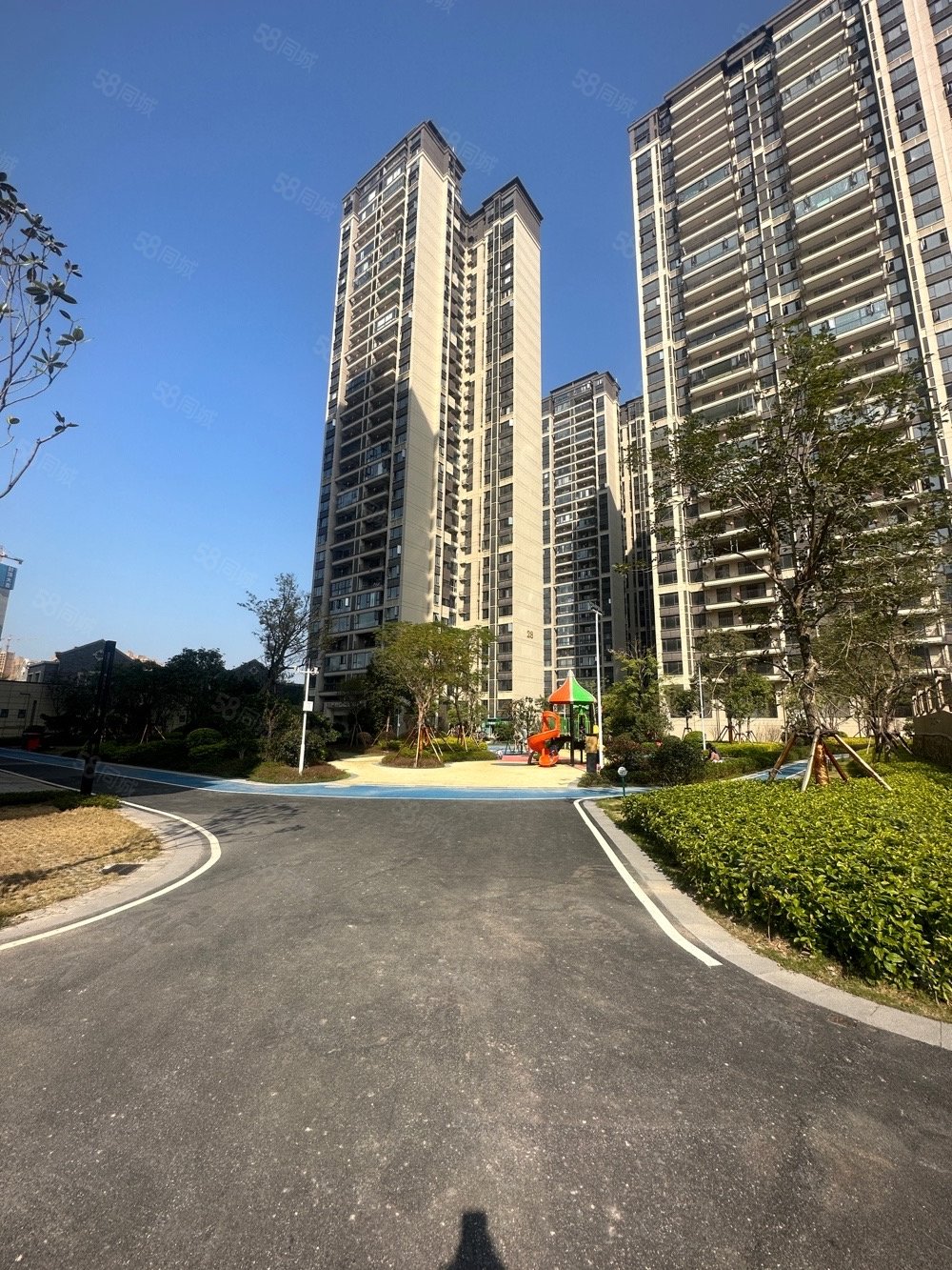 带地下室和电梯 临湖豪宅 绿地城别墅,绿地城山屿湖(别墅)-玉林58同城