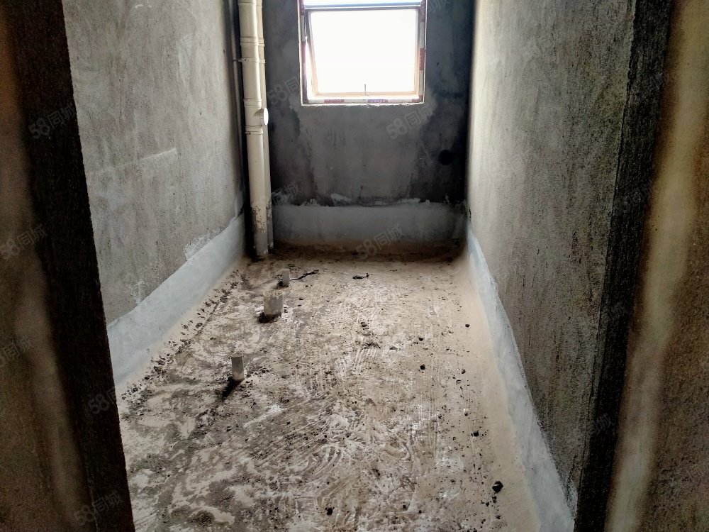 滨江明珠3室2厅2卫128.5㎡南66.7万