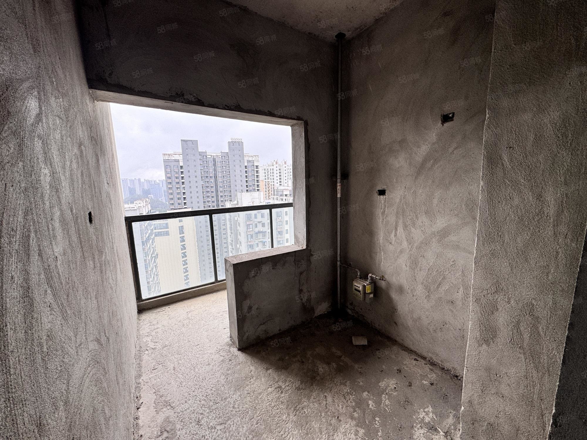 腾龙国际1室1厅1卫55.66㎡南26万