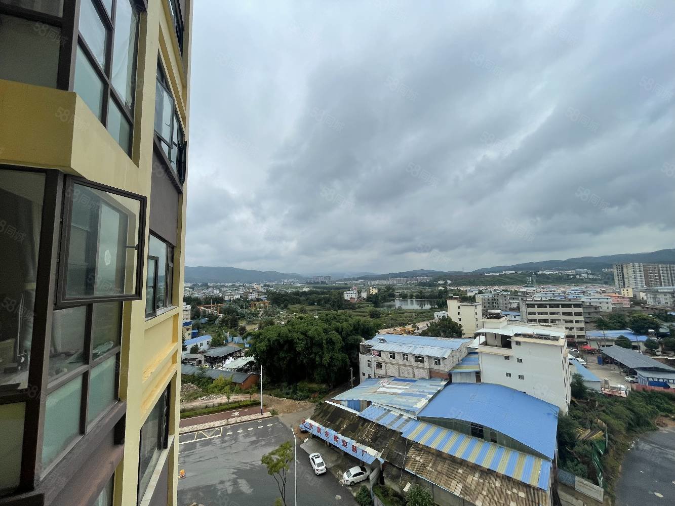 【10图】单价3700卖彝海公园旁彝海大成135平米大四居总价50万,彞海