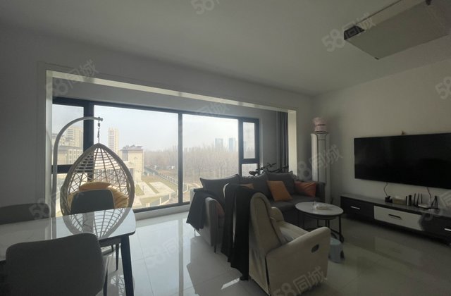 单价4开头  精装 边户朗悦府 金田阳光 急售