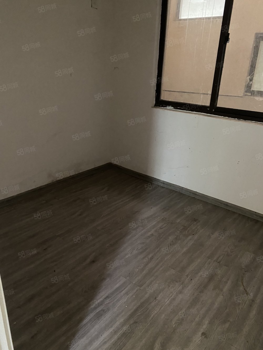 悦湖城3室2厅1卫110㎡南北60万