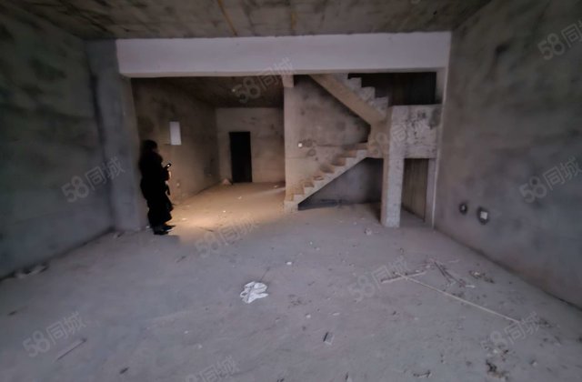 惠邦塞纳小镇5室1厅188㎡125.8万二手房图片