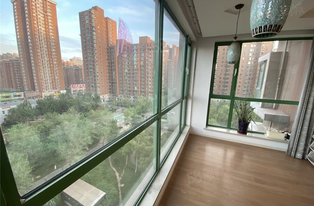 沈阳绿城物业!4室5楼!小洋楼带露台!