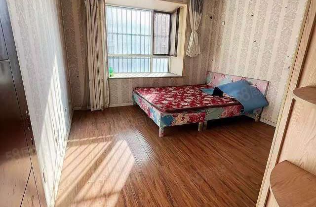月亮湾B区110平三室两厅一卫66.8万价准送储电梯