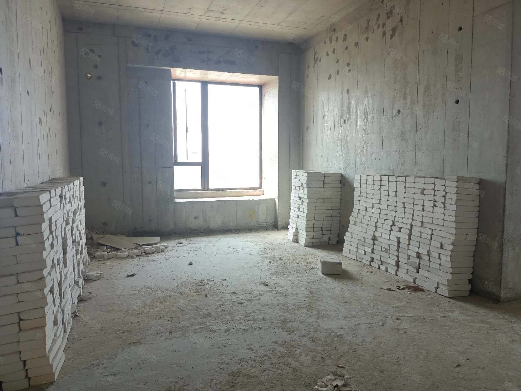 康德广场3室2厅2卫91.16㎡东84万