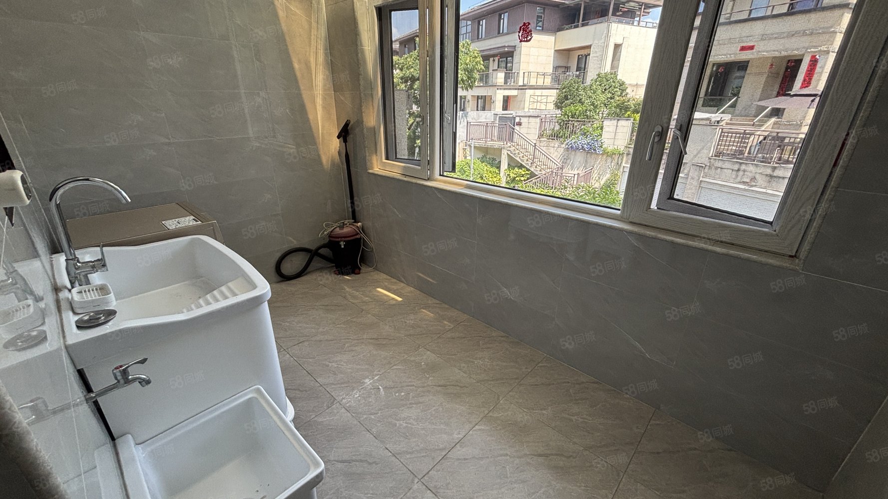 天屿花城((别墅)6室2厅6卫396㎡南北336万