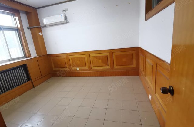 85万，文轩本部，二实验一墙之隔，龙山南区三楼，三室两厅