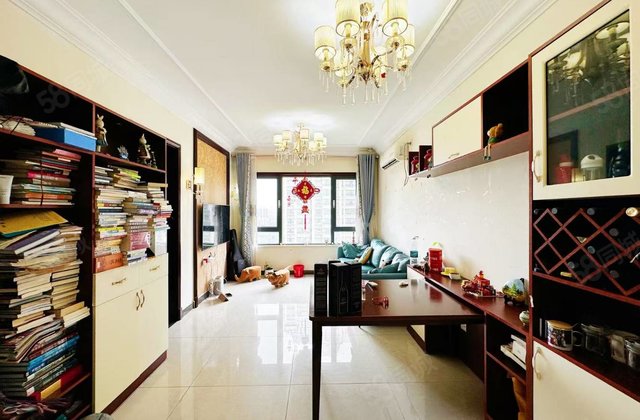 文轩本部 恒大名都带车位 紧邻外国语 南北通透 精装修 免