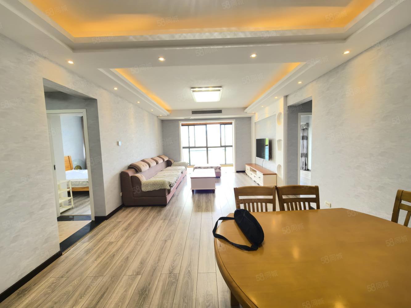 维多利亚3室2厅1卫110㎡南北69万