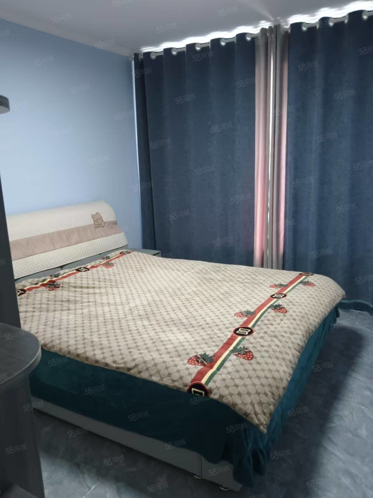 悦湖城3室2厅2卫112㎡南北70万