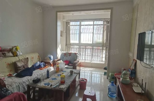 站前街好楼层，房东诚心出售，价格可以商量。房龄新，实验九中。