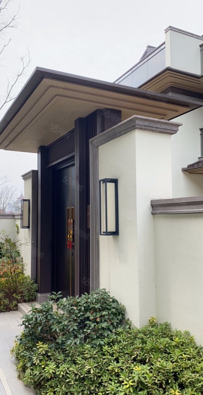 绿城凤栖云庐别墅边套南进门带大花园车位两个毛坯共5层