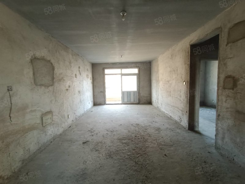 名仕豪庭3室2厅1卫125㎡南北48万