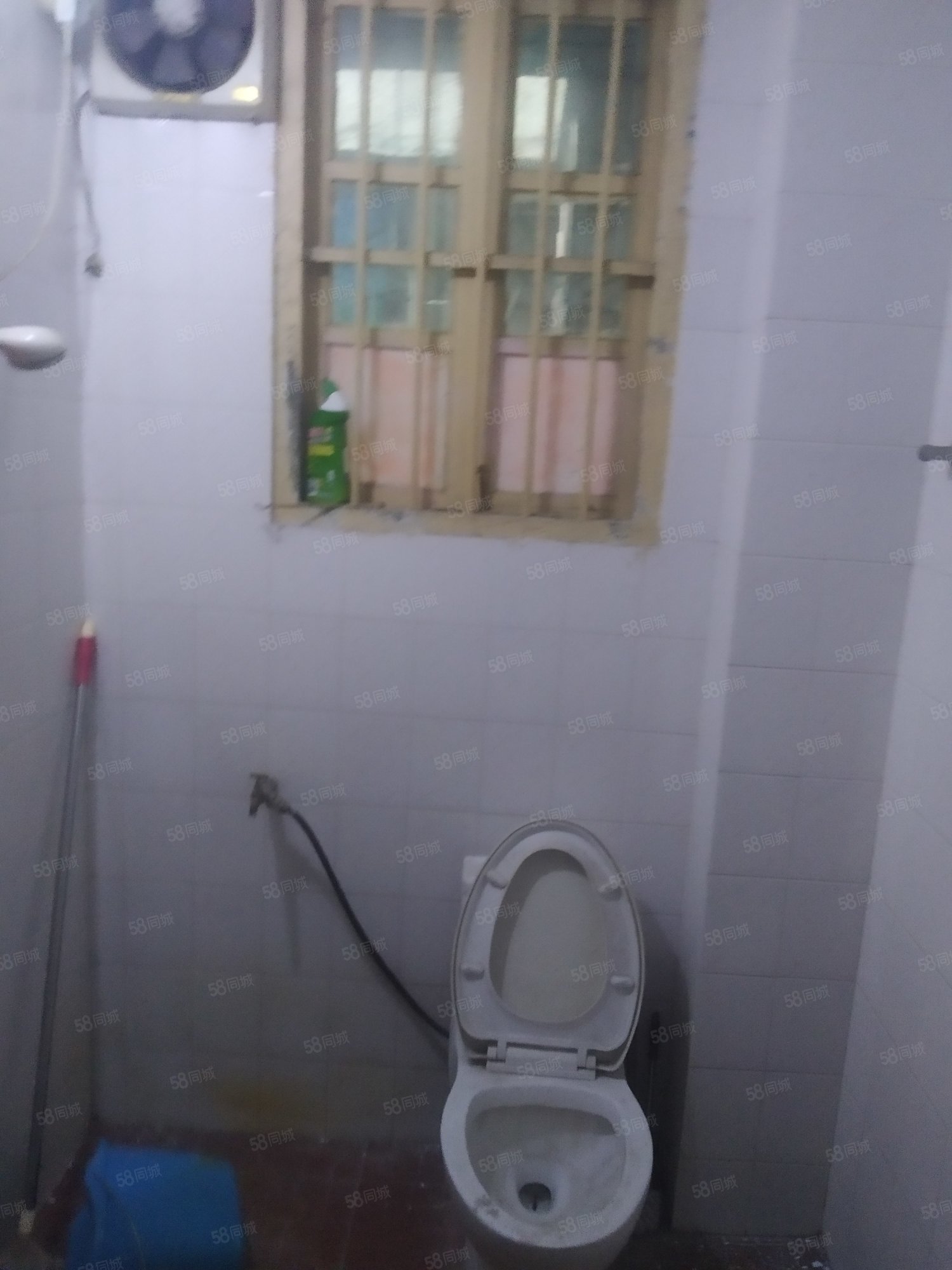 西荣路小区3室2厅1卫98㎡东南24万