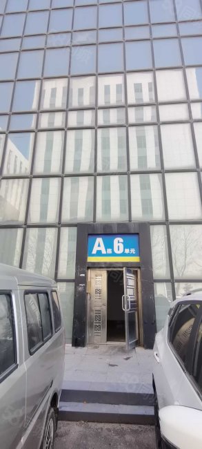 电子商务大楼1室1厅1卫53.99㎡南18.5万