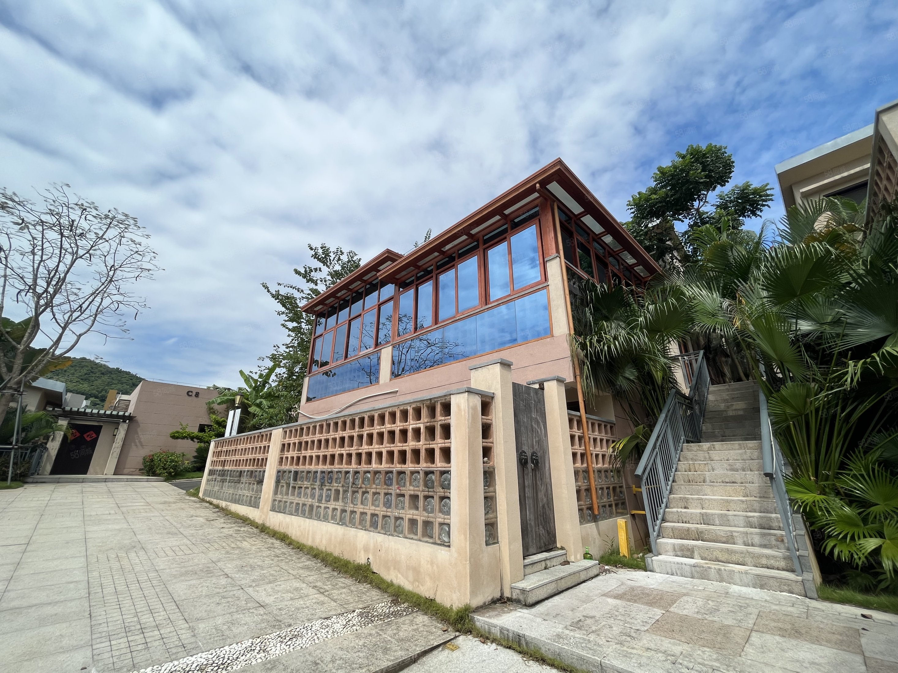【10图】三亚学院旁 万科森林别墅 5房6卫 地上两层 密码房 采光好
