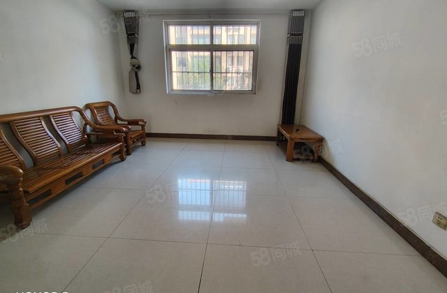 急售七中东临好楼层 小区绿化非常好 全明户型 送储藏室有钥匙