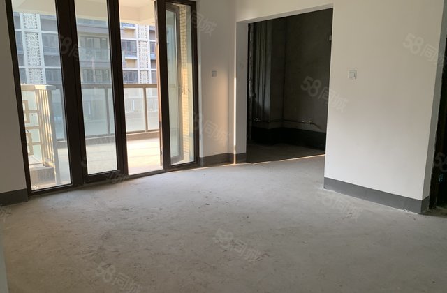 育英学区 溪岸景园 毛坯三房 户型好 融创茂地铁口!