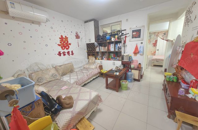 单价2千多 正规三室 双气齐全 有证 免大税 随时过户 带储