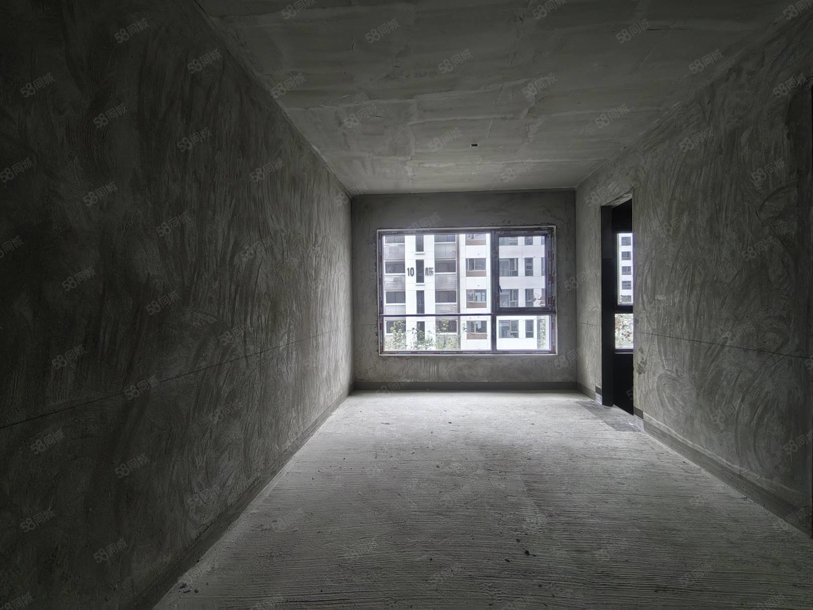 国瑞麓林府4室2厅3卫142㎡南北125万