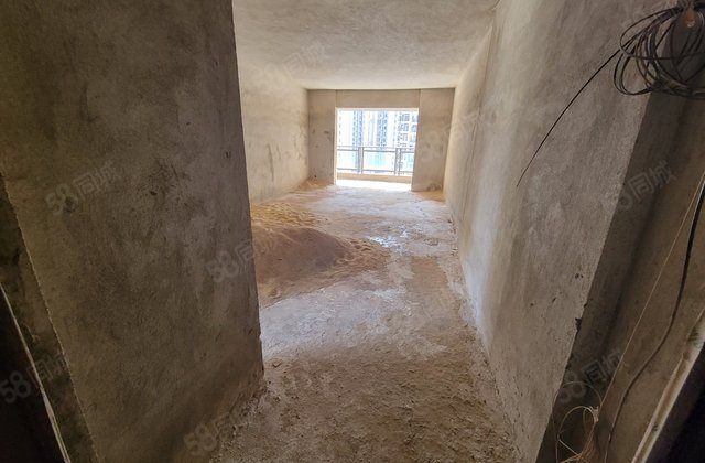 汇龙御景花园4室2厅144㎡76.8万二手房图片