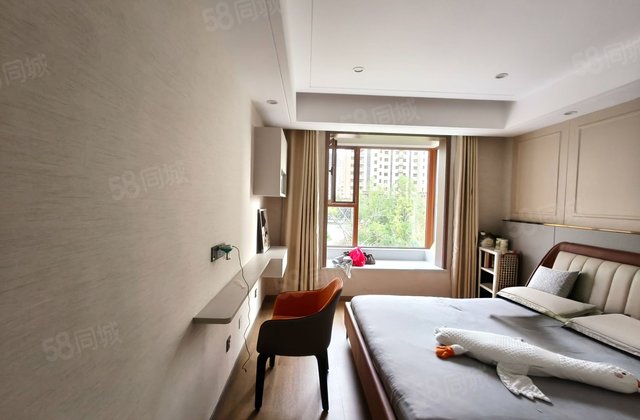 闸口 次新房 商圈成熟 双卫生间  南北通透 精装修 带双车