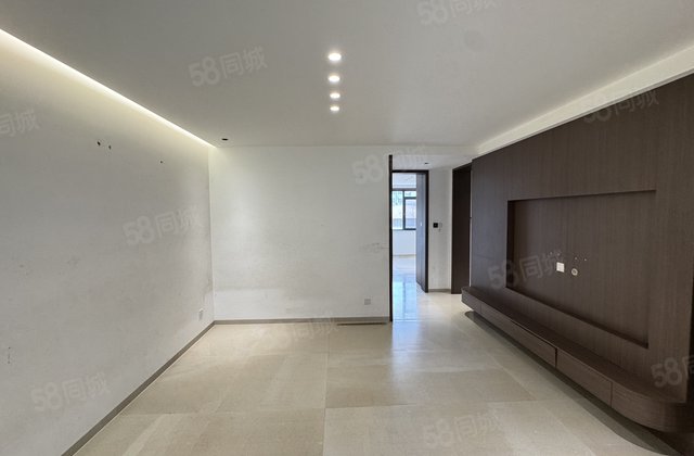 中间好楼层 交通便利 南北通透 商品住宅 停车方便 商圈成熟