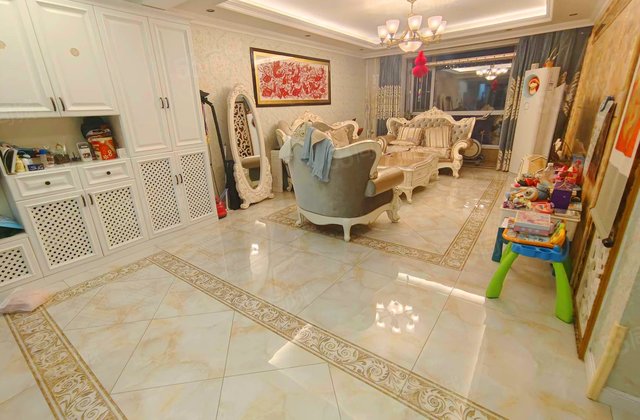 盈泰国际2室2厅114㎡100万二手房图片