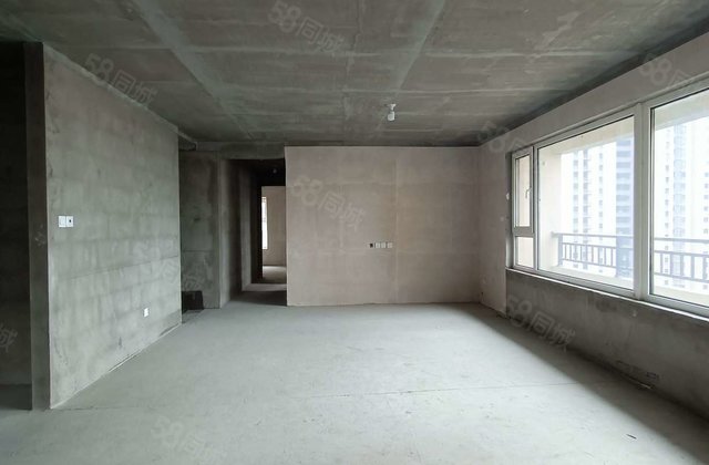 富力城4室2厅141㎡56万二手房图片