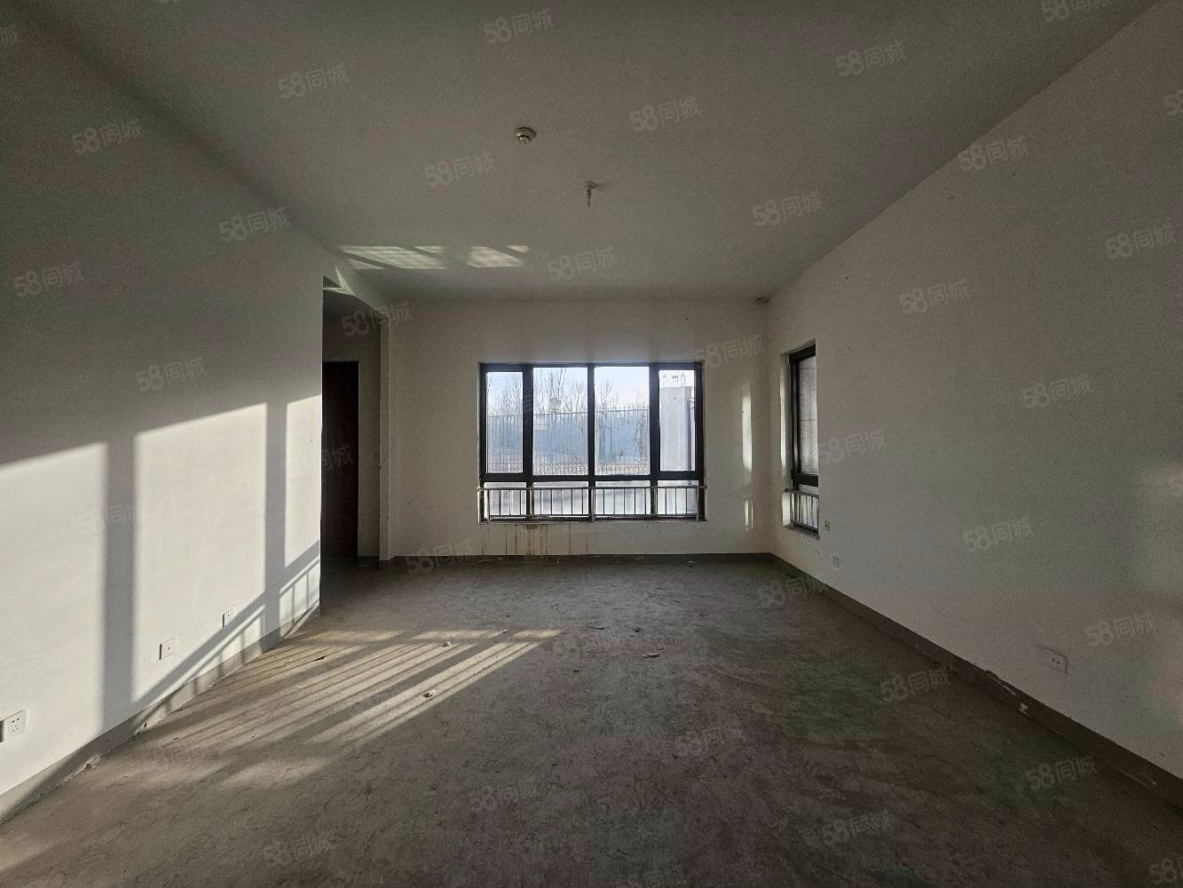 中海墅(東區(qū)別墅)4室3廳4衛(wèi)303.1㎡南北2460萬